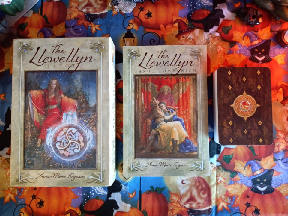 Deck Review for Llewellyn Tarot